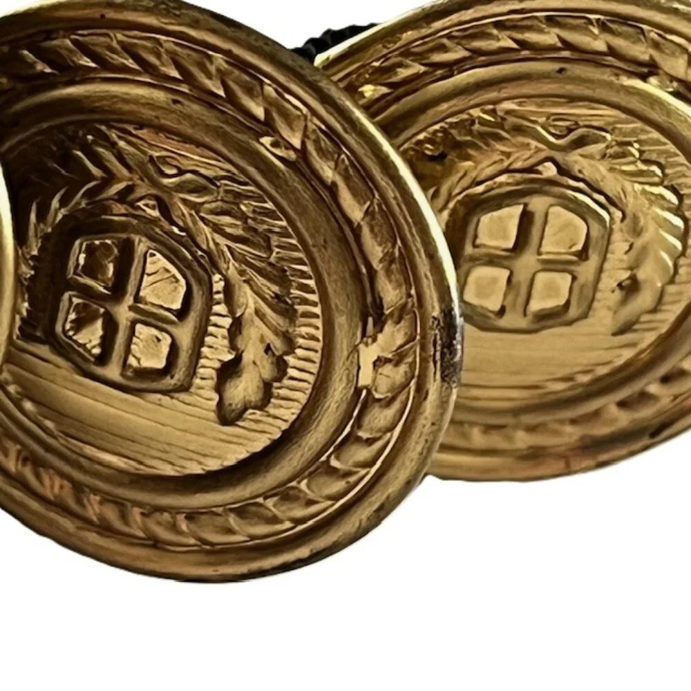 N/A metal medallion